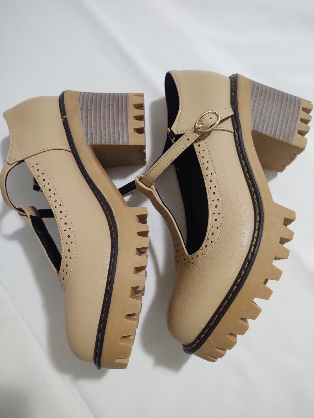 Women Biege ELLA VAIL Vintage Heels Sz 40